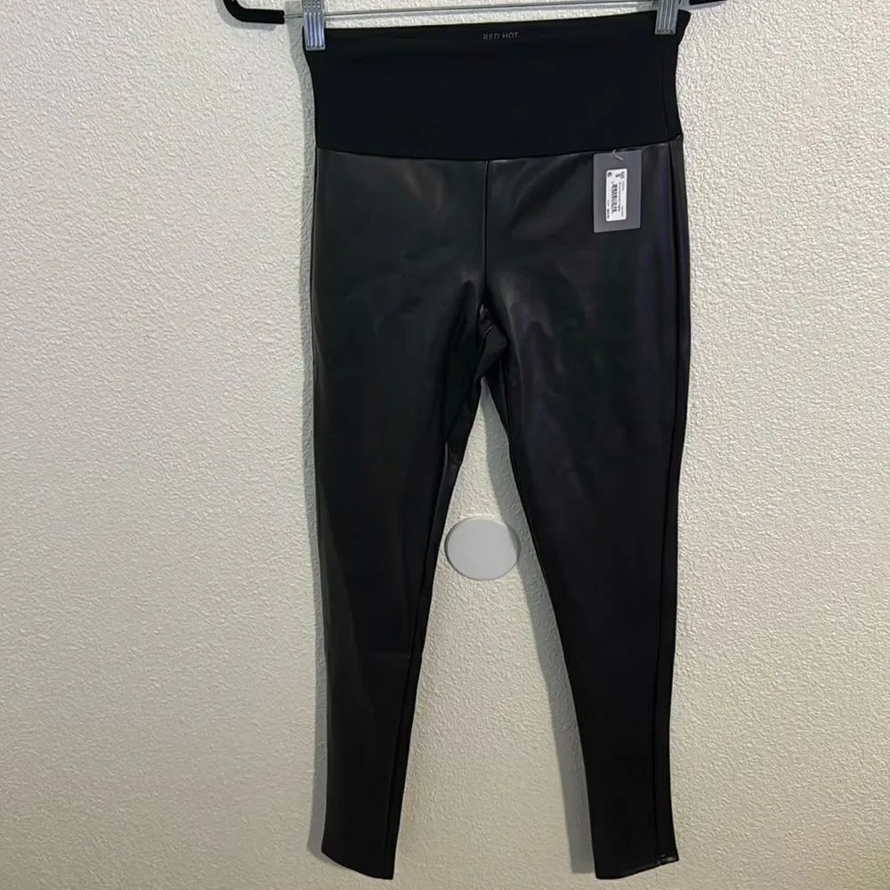 NWT- Red Hot by Spanx- all-over faux leather leggings- black- Size Small